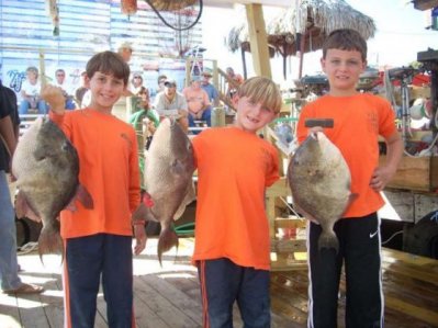 Sinclair Grandkids Catch Mucho Fish